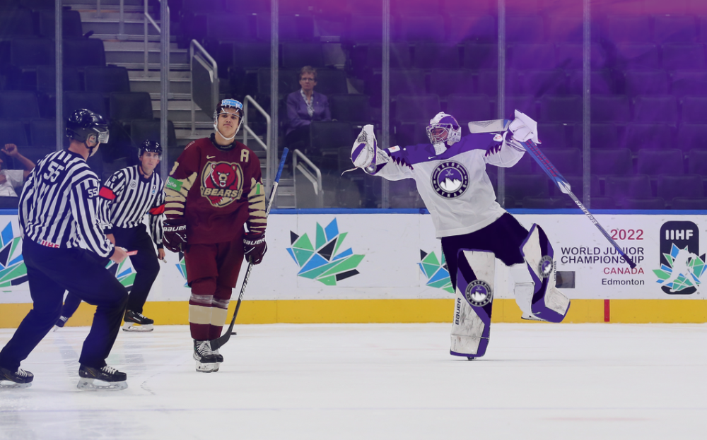 916859353_Screenshot2022-08-13at10-11-19IIHF-GallerySlovakiavsLatvia-2022IIHFWorldJuniorChampionship.thumb.png.97aa3f18f4ac24c8980c072056d56ac1.png